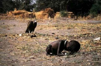 PULITZER PRIZE winning photo taken in 1994 during the Sudan famine.